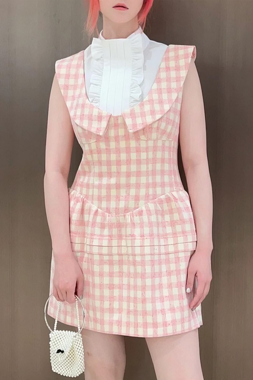 Slim waist dress with low round neck and sleeveless vest dress